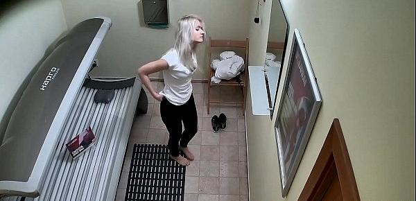  Blonde Teen Cought on Hidden Cam in Public Solarium